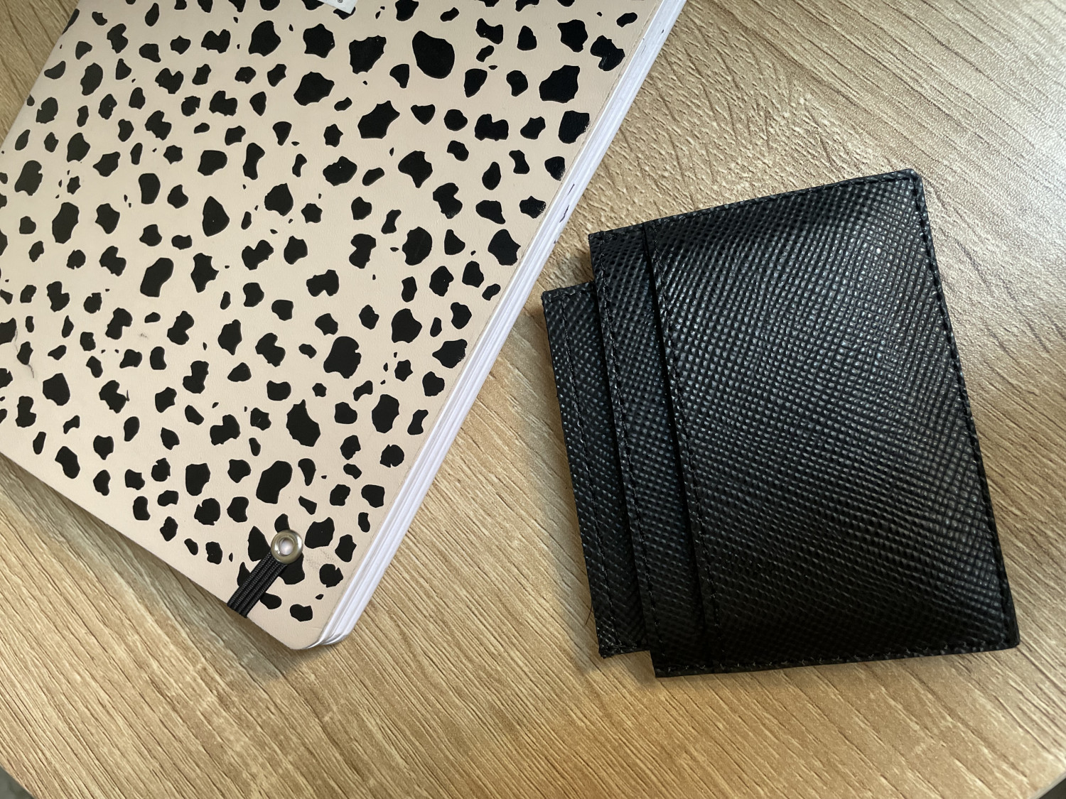 Cardholder: Black